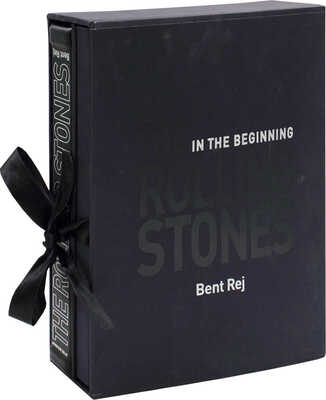 [Уаймен Б., Рэй Б., автографы]. The Rolling Stones. In The Beginning / Phot. Bent Rej. London: Mitchell Beazley, 2006.